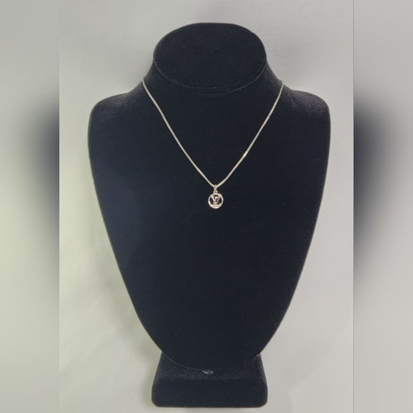 Authentic Louis Vuitton silver petite LV charm on chain - Picture 9 of 9